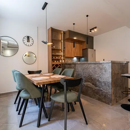 Cosy Duplex Near Bus Station Apartment *