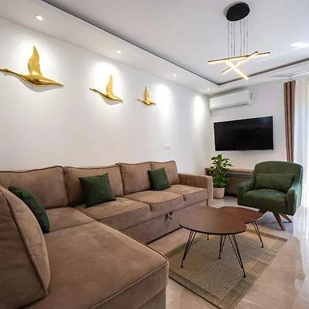Cosy Duplex Near Bus Station Apartment