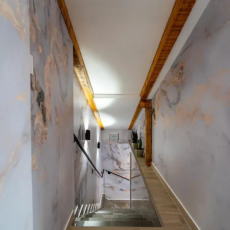 Διαμέρισμα Cosy Duplex Near Bus Station *