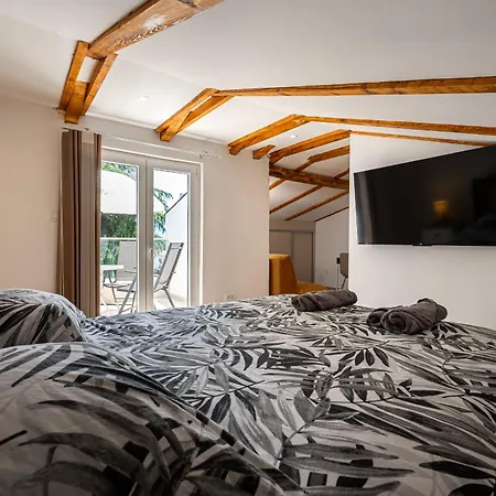 Διαμέρισμα Cosy Duplex Near Bus Station *